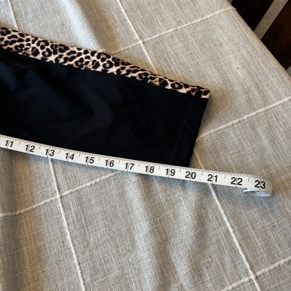Like New - ZYIA Active Black/Leopard-Striped Hi-Rise Cropped Leggings - Picture 5 of 6